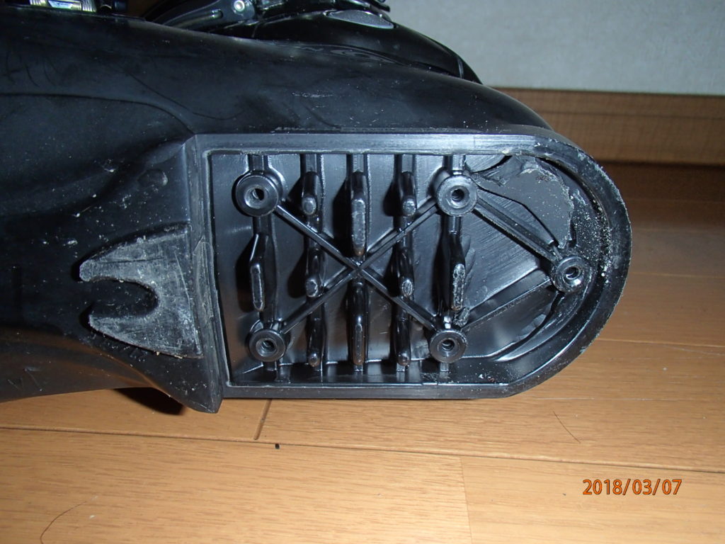 Salomonスキーブーツの修理 スキー靴の壊れたかかと部分の修理）